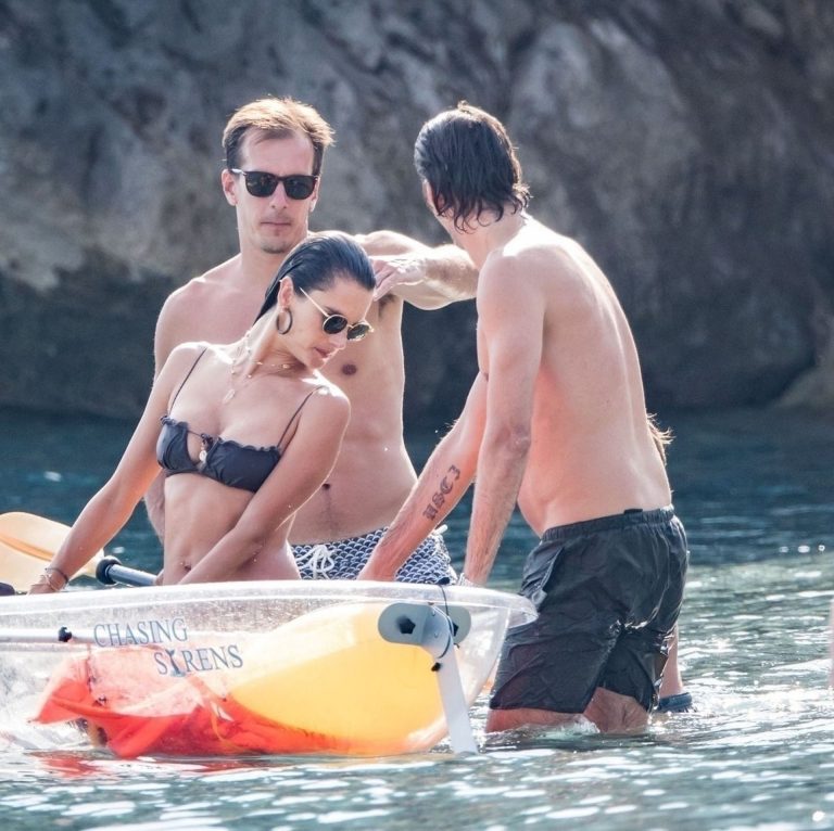 Alessandra Ambrosio sexy at the beach in a thong bikini and flashing her pussy to her boyfriend seen by paparazzi.











