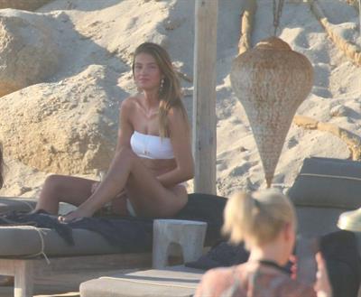 Lorena Rae sexy ass in a white bikini at the beach seen by paparazzi.












