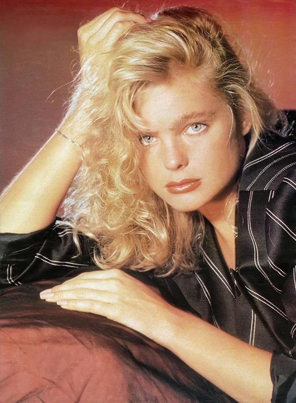 Erika Eleniak