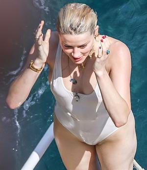 Amber Heard tits and ass in a sexy white swimsuit seen by paparazzi at the beach showing her nipples.






































