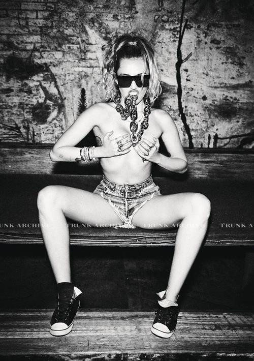 Miley Cyrus Pictures Miley Cyrus nude and sexy photo shoot for Von Magazine showing her topless boobs.
