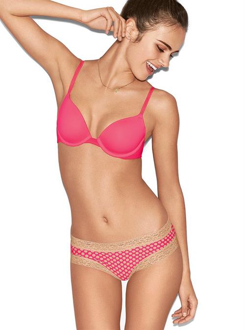 Xenia Deli in lingerie