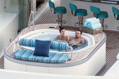 Camila Morrone in a sexy swimsuit in a hot tub on a yacht with Leonardo DiCaprio seen by paparazzi.










