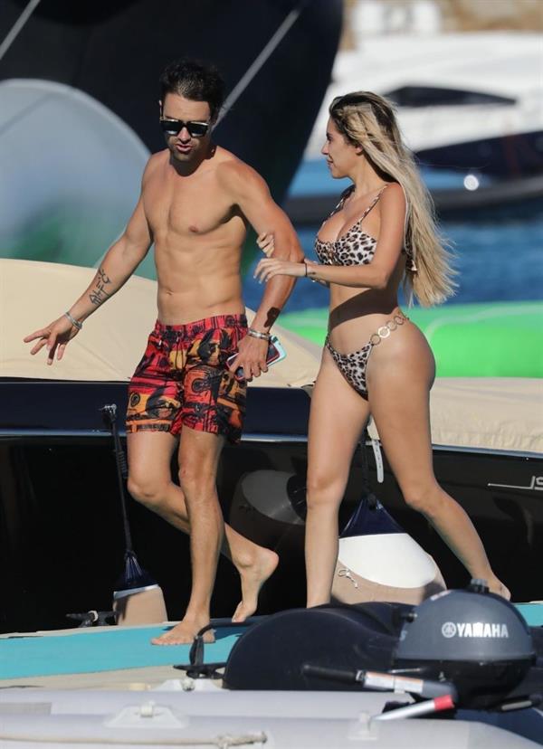 Alexa Dellanos sexy ass in a thong bikini also showing nice cleavage out on the water with her boyfriend Alec Monopoly seen by paparazzi.















