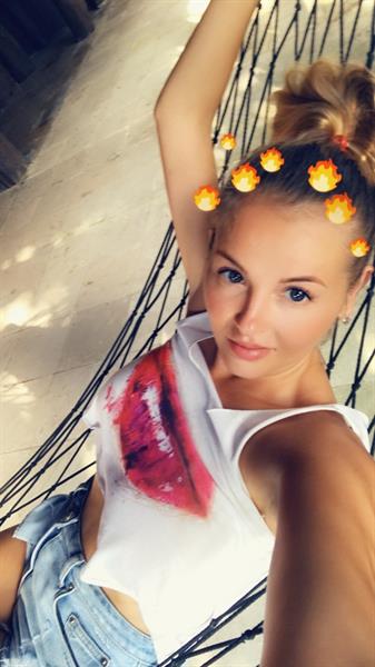 Candy Alexa's cute selfie and profile picture on Sharesome