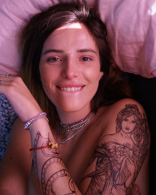 Bella Thorne Pictures Bella Thorne nude new instagram post covering and censoring her topless boobs in bed.