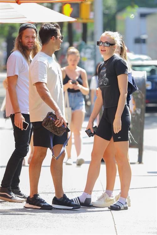 Sophie Turner braless tits seen kissing Joe Jonas by paparazzi.









