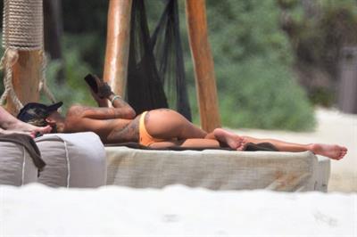 Jayde Nicole Sexy and Tina Louise caught nude by paparazzi showing their topless boobs at the beach.











