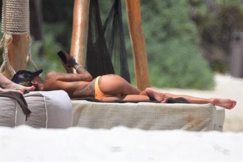 Jayde Nicole Sexy and Tina Louise caught nude by paparazzi showing their topless boobs at the beach.











