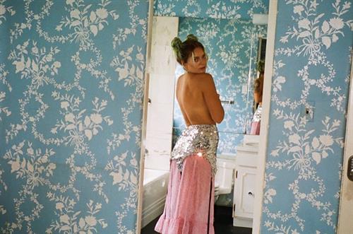 Tove Lo topless new photos covering her nude boobs with her hands.



























