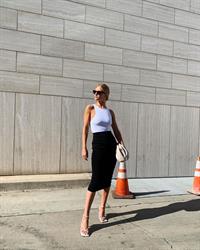 Rosie Huntington-Whiteley braless tits in a tight white top showing off her boobs.


