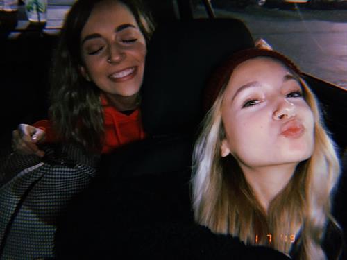 Skye Raae taking a selfie