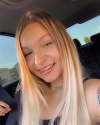 Skye Raae taking a selfie