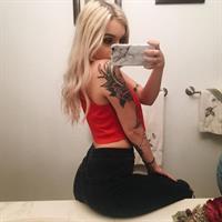 Skye Raae taking a selfie