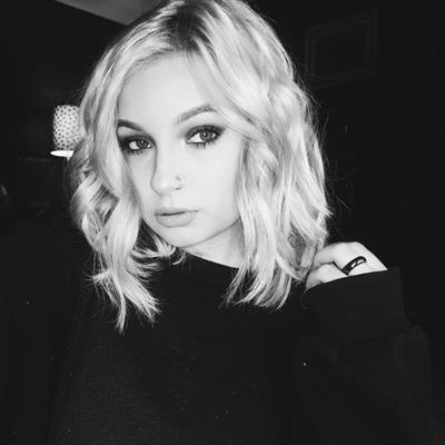 Skye Raae Selfie Pictures Skye Raae taking a selfie