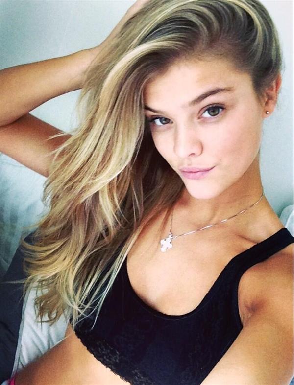 Nina Agdal taking a selfie