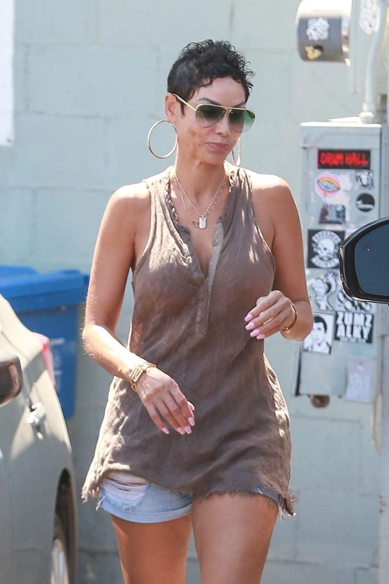 Nicole Murphy Pictures Nicole Murphy braless boobs showing off her tits seen by paparazzi with her hard nipple pokies.
