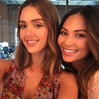 Jessica Alba taking a selfie