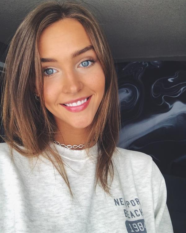 Rachel Cook taking a selfie