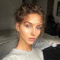 Rachel Cook taking a selfie