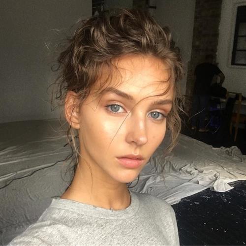 Rachel Cook taking a selfie