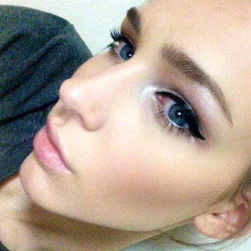 Rachel Cook taking a selfie