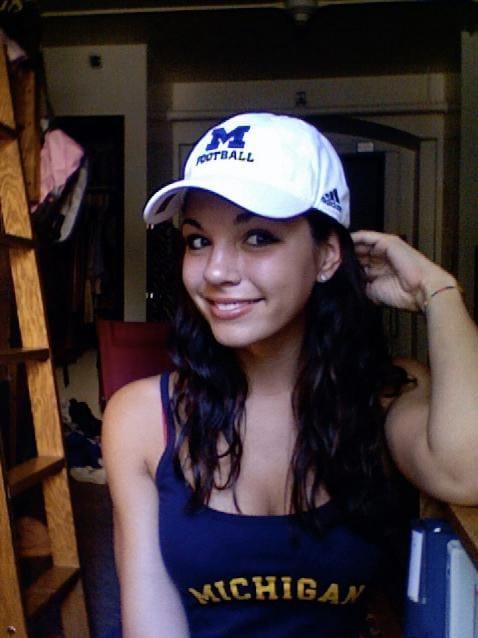 Jessica Ashley taking a selfie