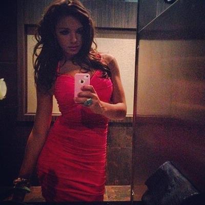 Jessica Ashley taking a selfie