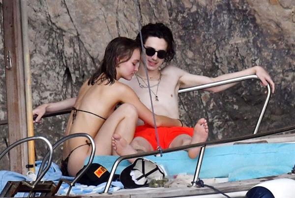 Lily-Rose Depp sexy ass in a little thong bikini making out with Timothee Chalamet on a boat seen by paparazzi.





