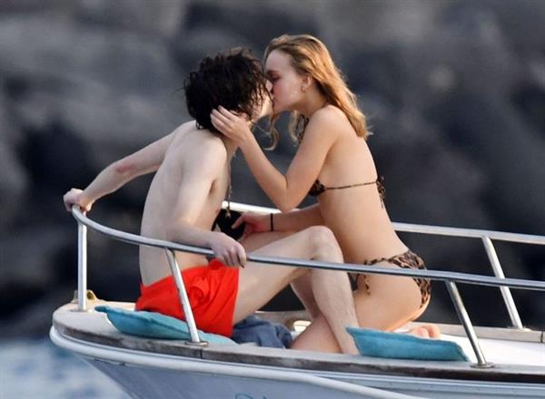 Lily-Rose Depp sexy ass in a little thong bikini making out with Timothee Chalamet on a boat seen by paparazzi.





