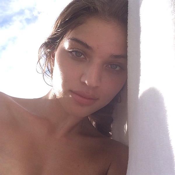 Daniela Lopez taking a selfie