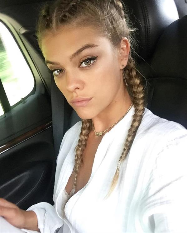 Nina Agdal taking a selfie