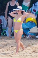 Britney Spears in a sexy little yellow bikini seen by paparazzi at the beach showing nice cleavage.





































