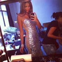 Sandra Kubicka taking a selfie