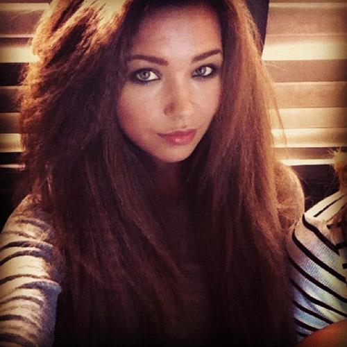 Sandra Kubicka taking a selfie
