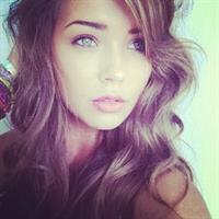 Sandra Kubicka taking a selfie