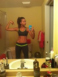 Sandra Kubicka taking a selfie