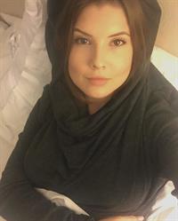 Amanda Cerny taking a selfie