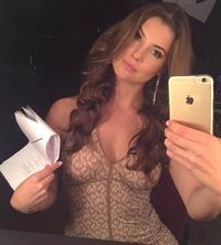 Amanda Cerny taking a selfie