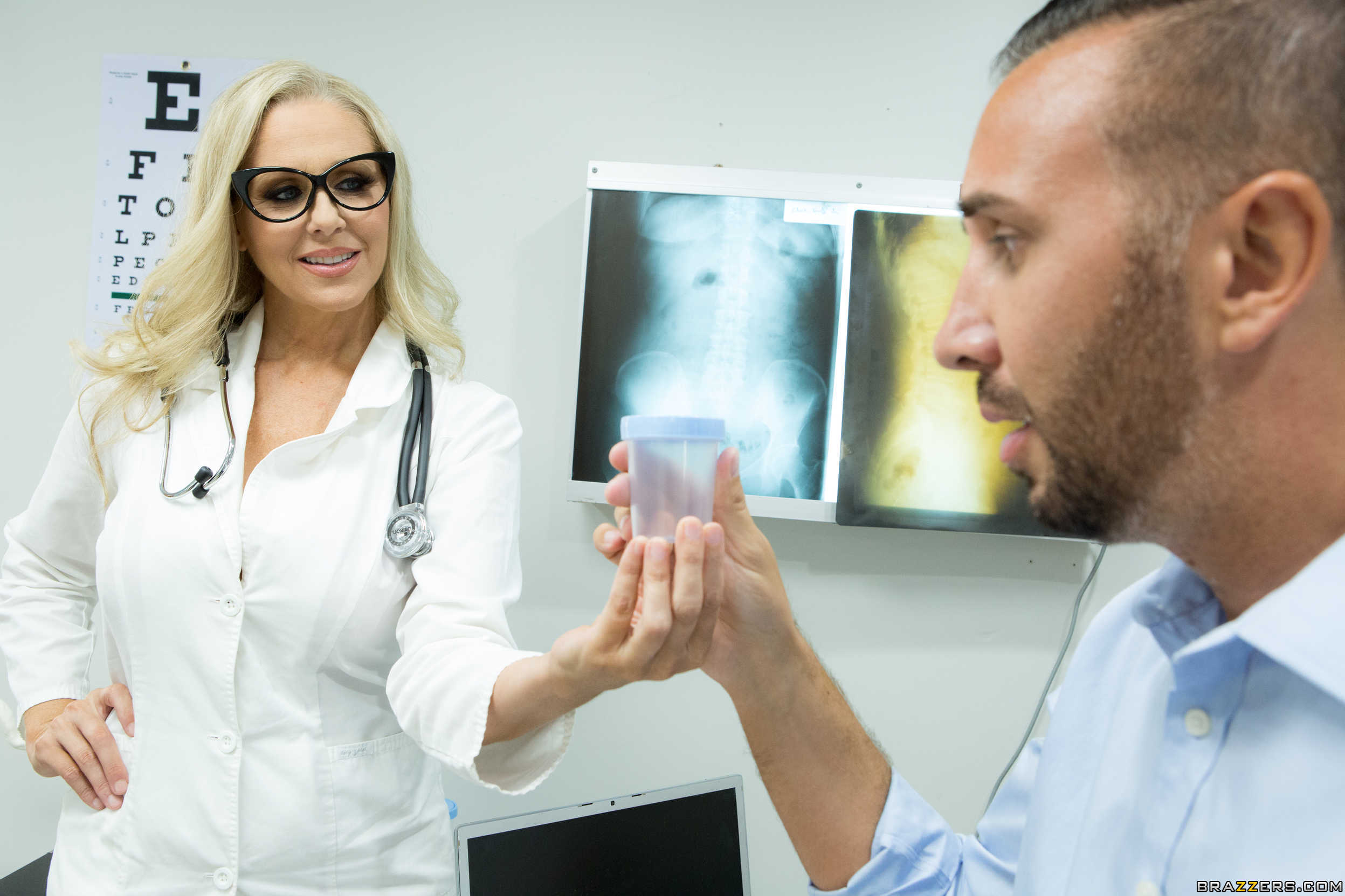 Julia Ann - Hottie Blonde Busty MILF 