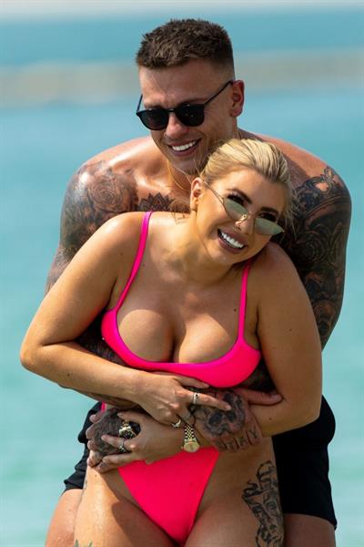 Olivia Buckland in a sexy bikini showing nice cleavage with her big boobs seen by paparazzi with Alex Bowen.





