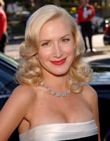 Angela Kinsey