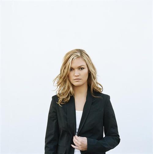 Julia Stiles