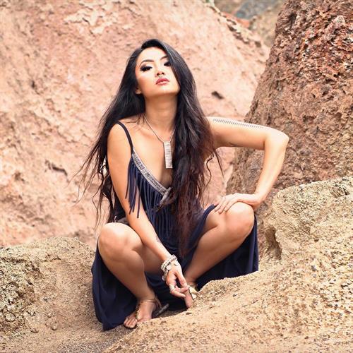 Tina Guo taking a selfie