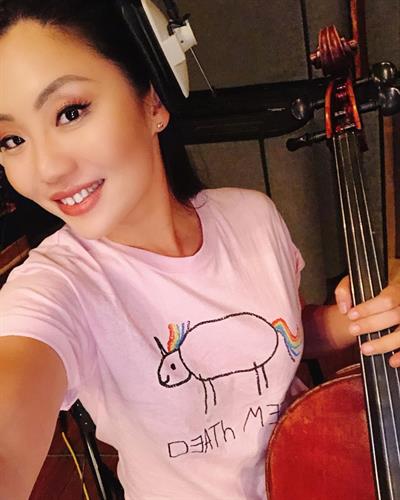 Tina Guo taking a selfie