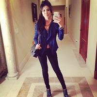 Leyla Milani taking a selfie