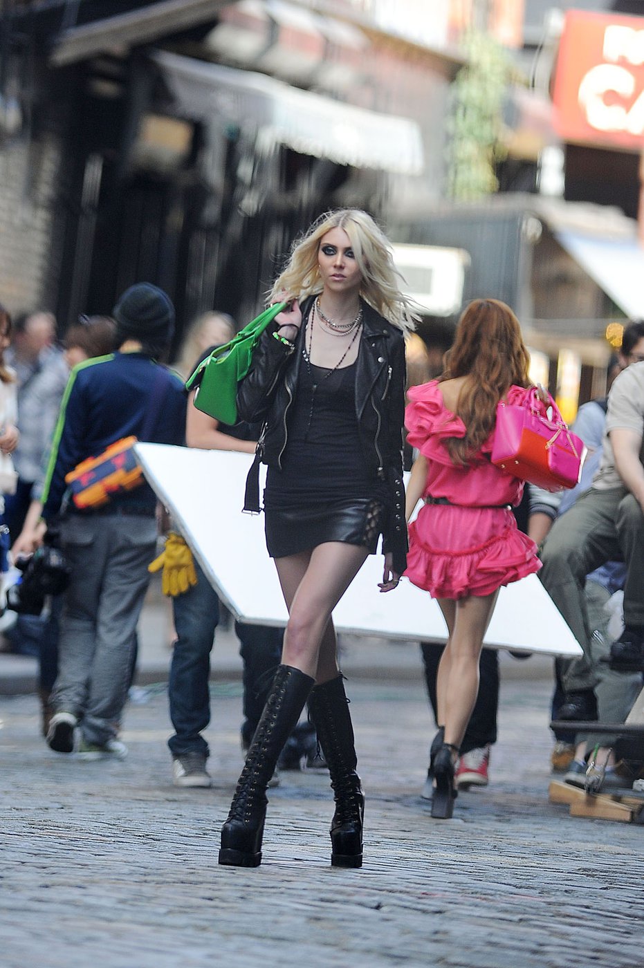 Taylor Momsen on the set of an untitled Tomomi Itano Music Video (09.04.2013) 