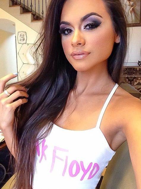 Sophia Miacova taking a selfie