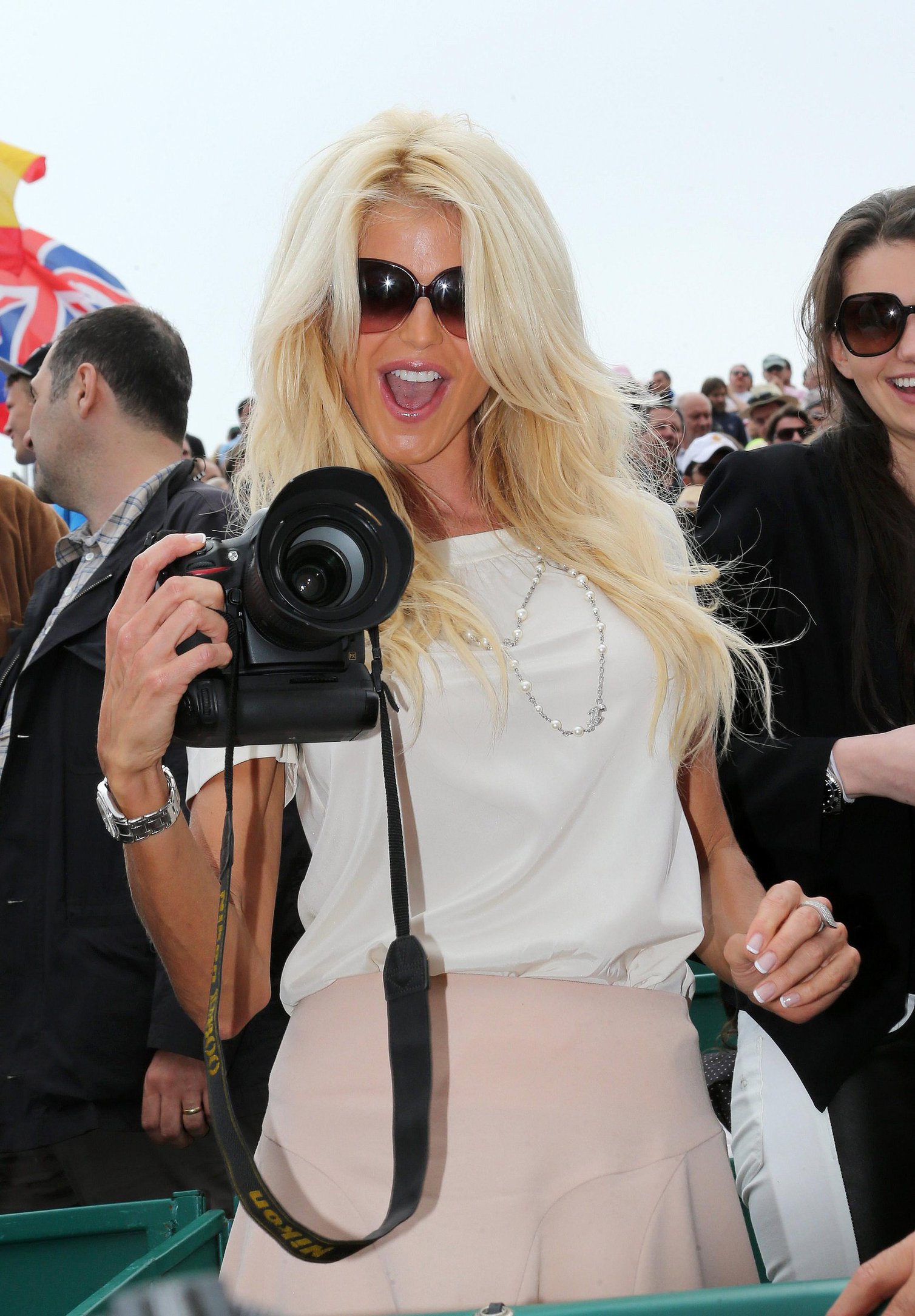 Victoria Silvstedt Lunches at the Monte-Carlo Country Club in Monaco (April 19, 2013) 