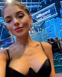 Kalyssa Alynn taking a selfie